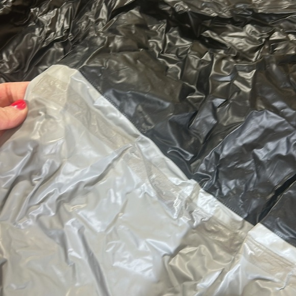 Gold’s gym sauna rain workout jacket extra wrinkled 🤔 - Picture 7 of 7